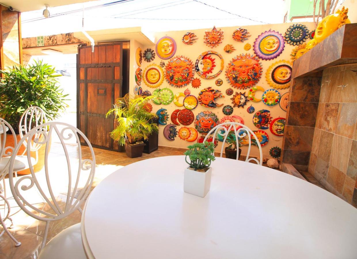 Papagayo Hotel Boutique 신데 델 카르멘 외부 사진 A patio in the center of the house
