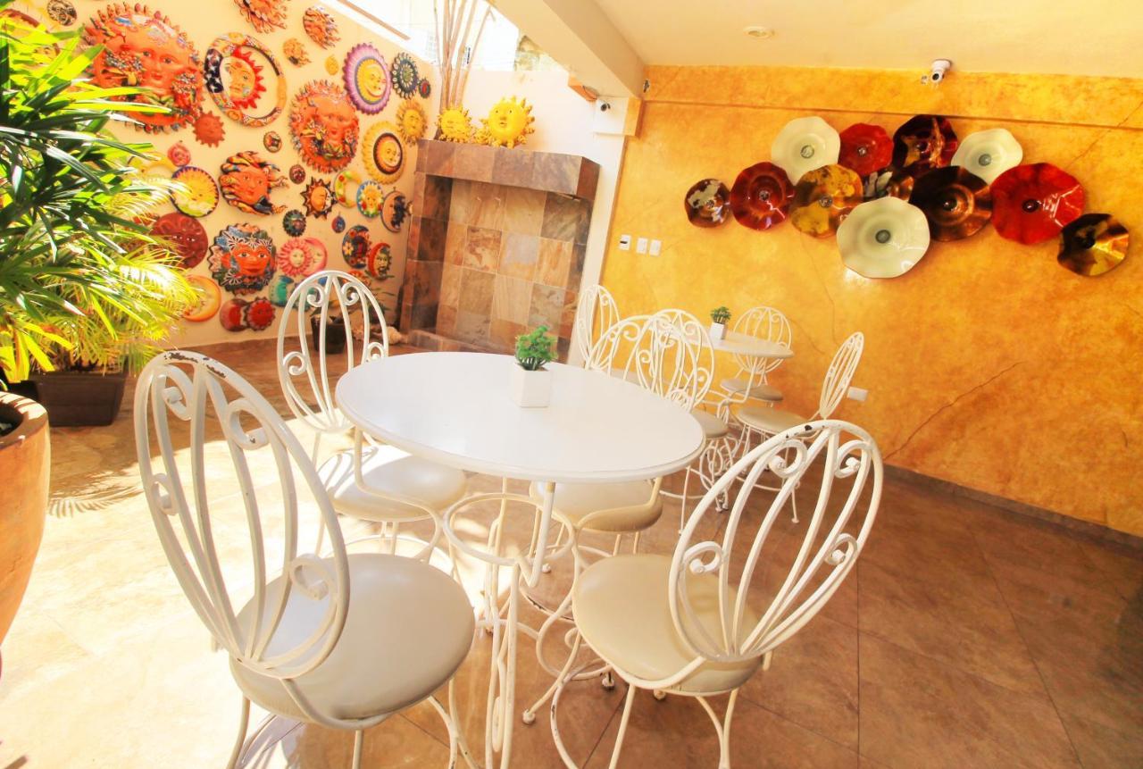 Papagayo Hotel Boutique 신데 델 카르멘 외부 사진 A typical interior of a coffee shop in the city